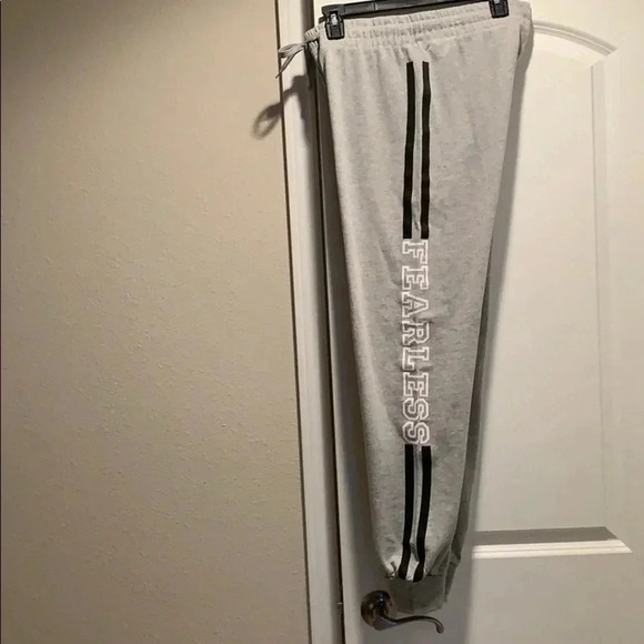 Gray Graphic Jogger Pants FEARLESS Women’s Large New - Picture 1 of 7